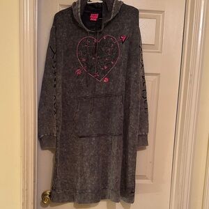 Betsy Johnson Torrid Gray Wash Arrow Heart Hoodie Dress Size 3X